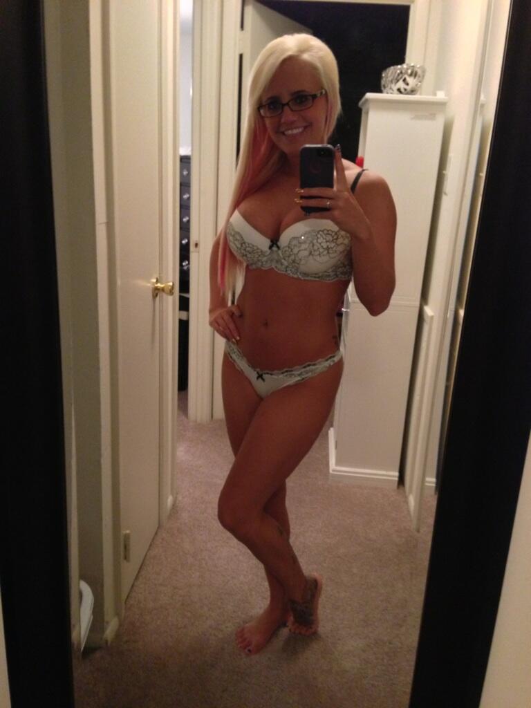 Jacky Joy selfie - Girls You Need To Know